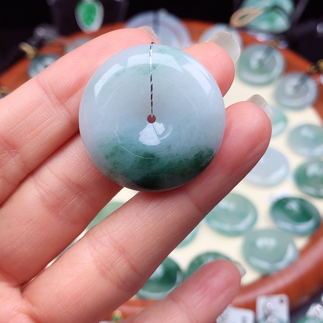 翡翠颈饰未镶嵌北**子吊坠