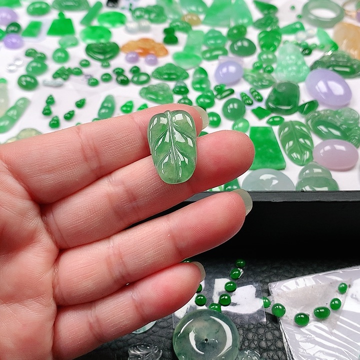 翡翠颈饰未镶嵌翡翠