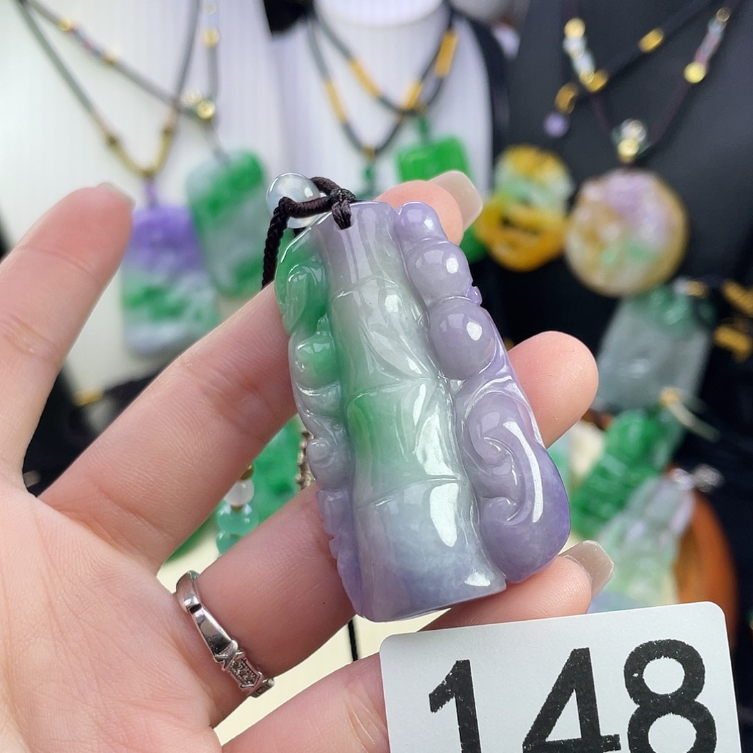 翡翠未镶嵌吊坠(赠链)