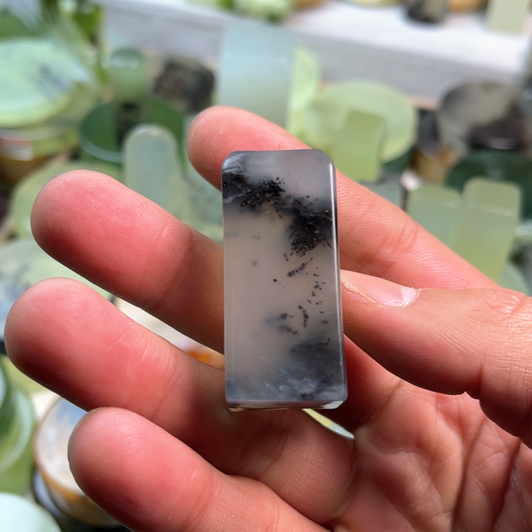 蛇纹石玉原石未镶嵌