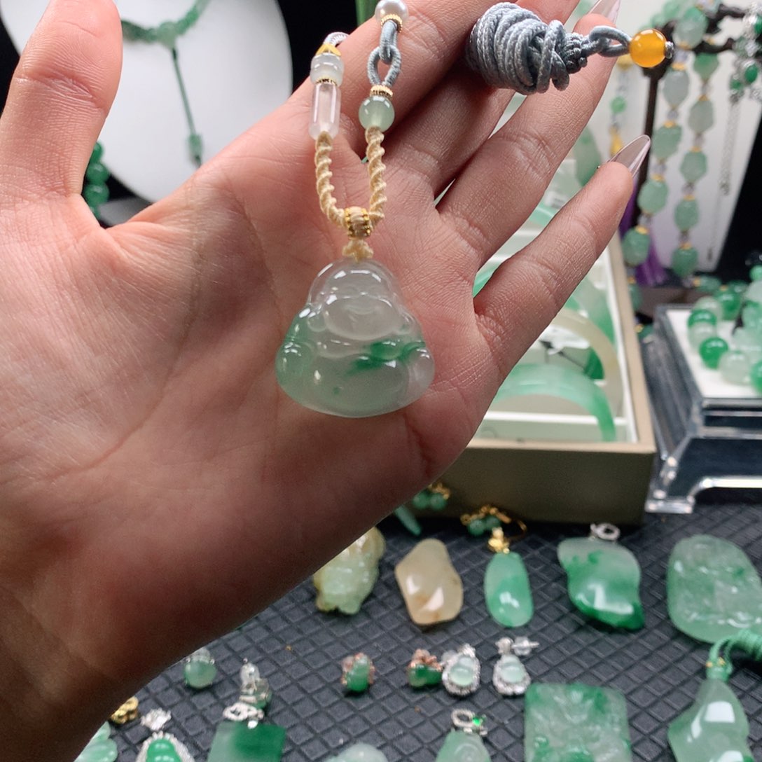 石英质玉未镶嵌颈饰