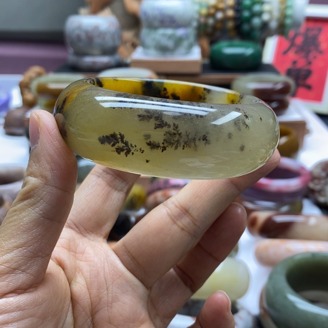 双***双石英岩玉手镯未镶嵌