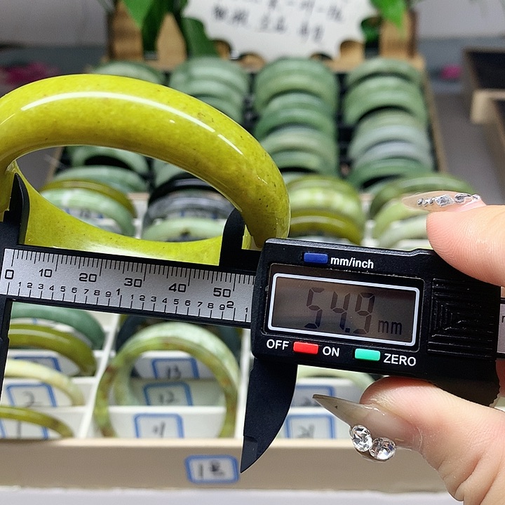 未镶嵌蛇纹石玉手镯5