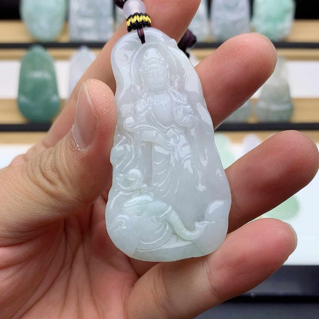 翡翠颈饰未镶嵌雪***歌普贤