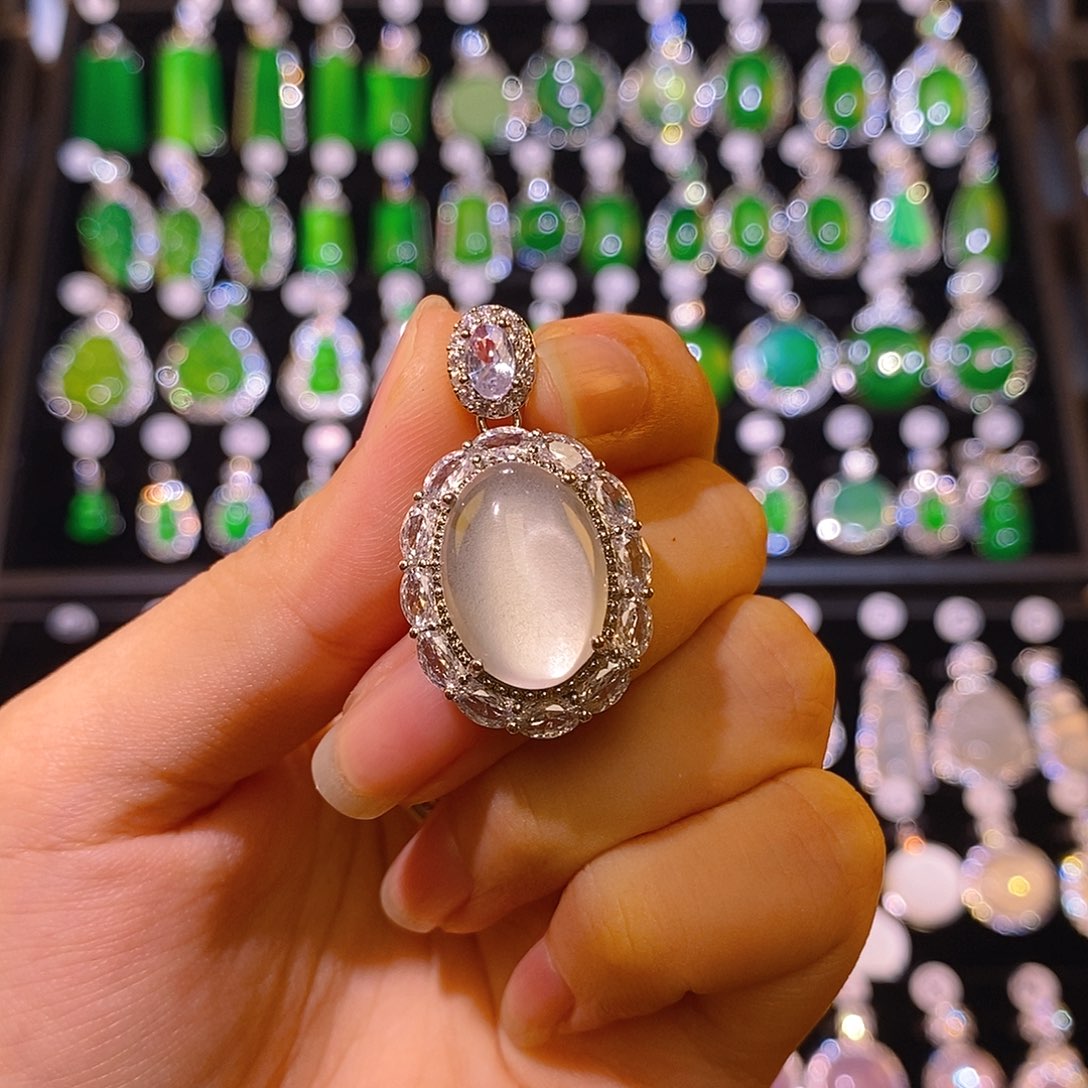 颈饰合金石英质玉