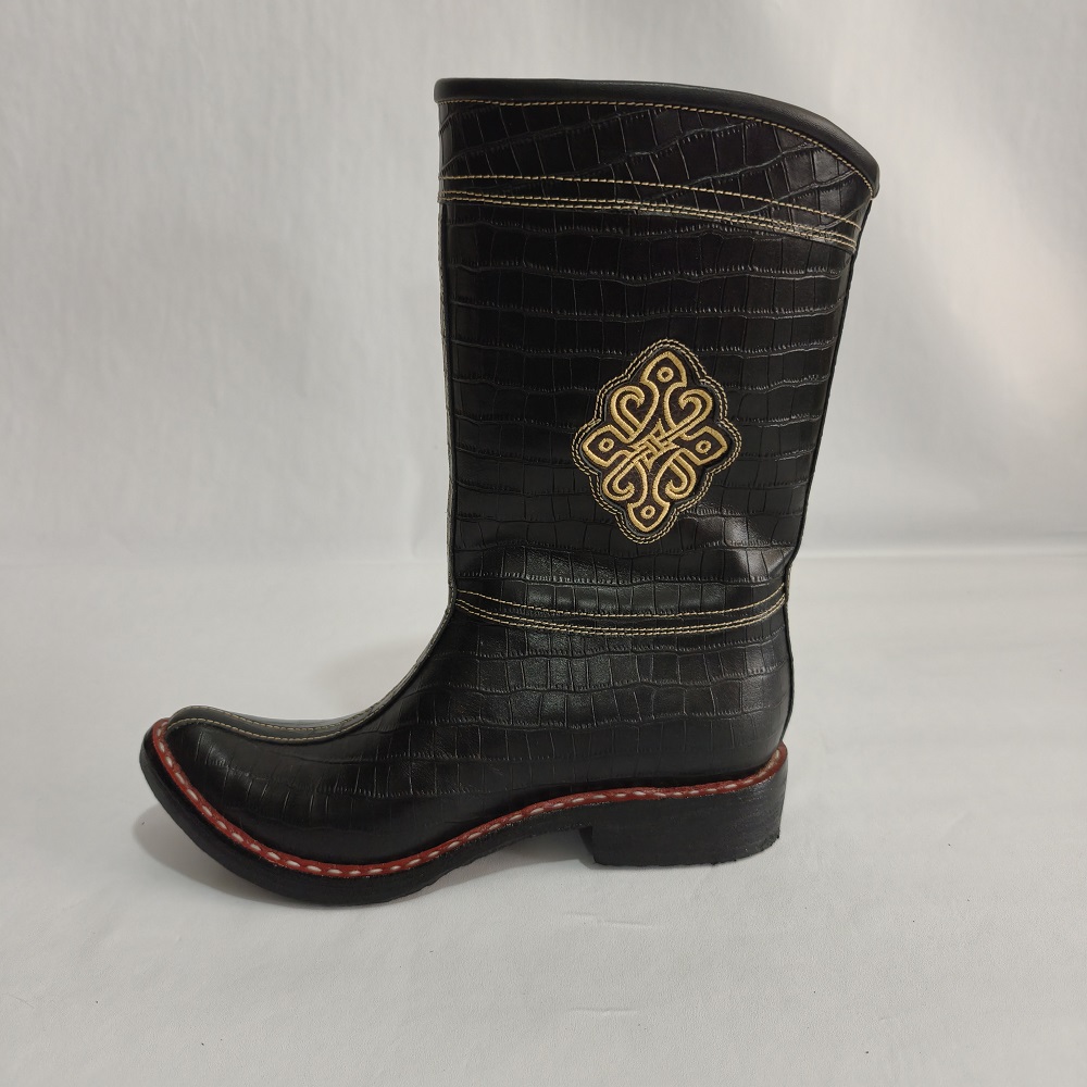 男士头层牛皮制作的民族靴子透气耐磨防滑