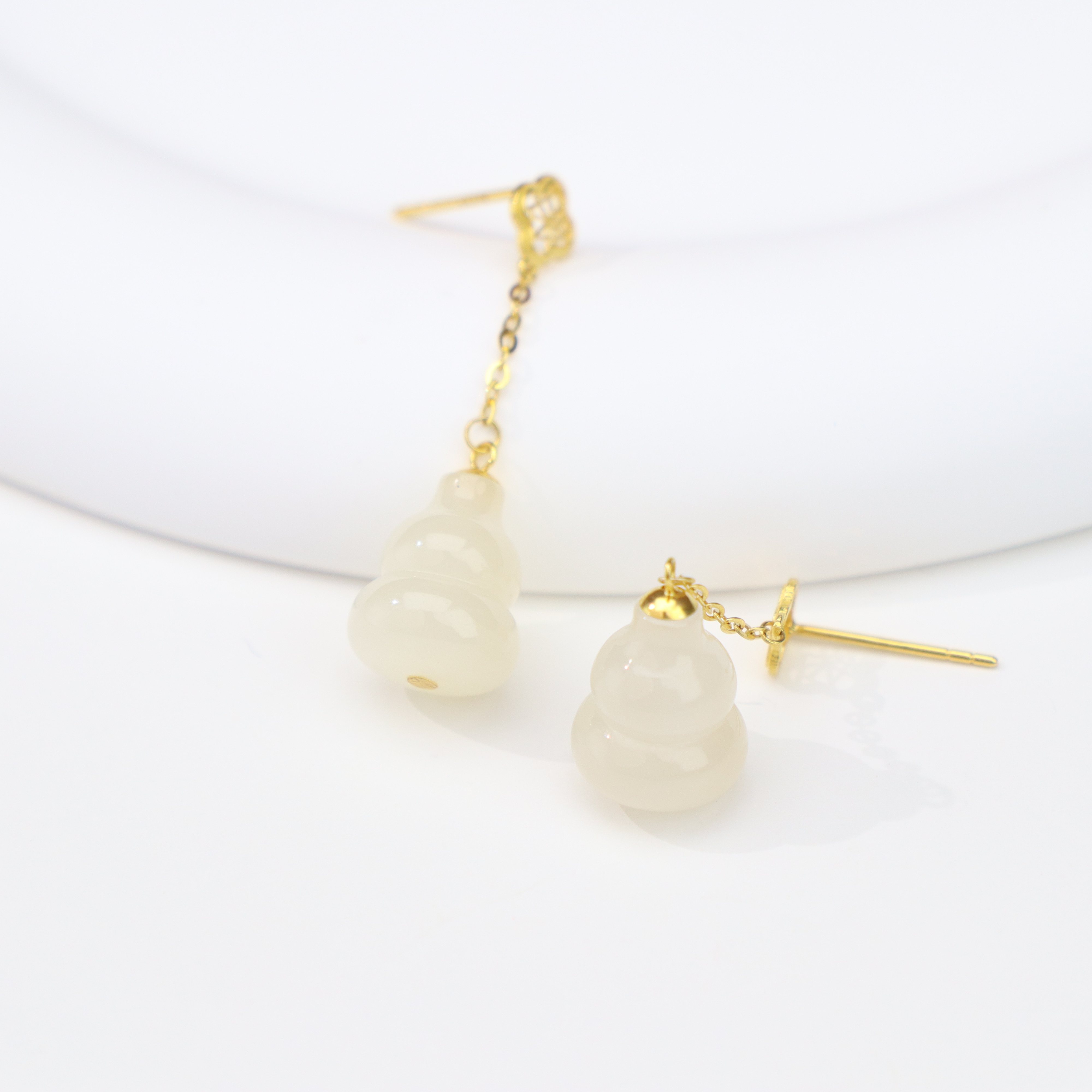 【桃灼灼】 和田玉藕粉18k金葫芦耳钉