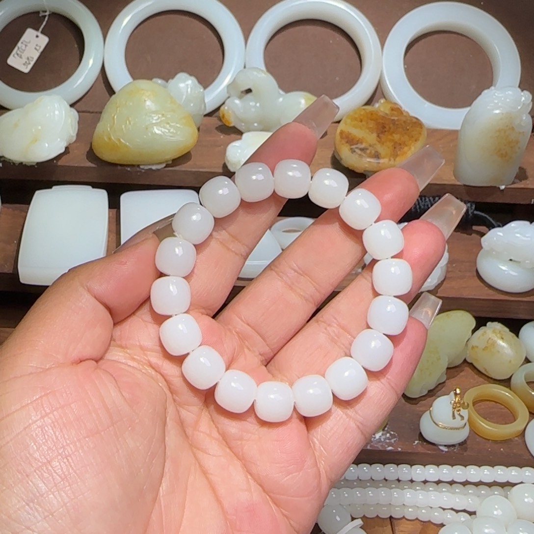 甜***澄和田玉未镶嵌手链