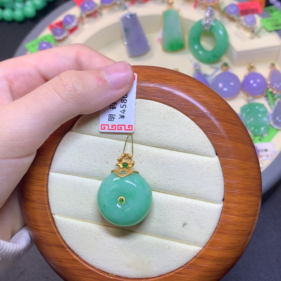 翡翠18K金镶嵌颈饰天然