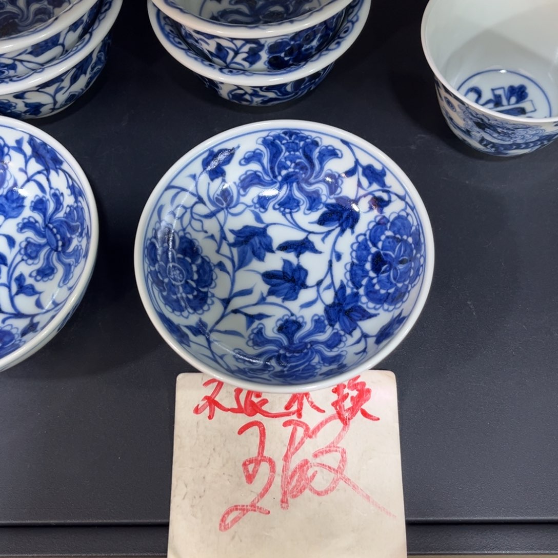 手绘仿元牡丹普洱杯