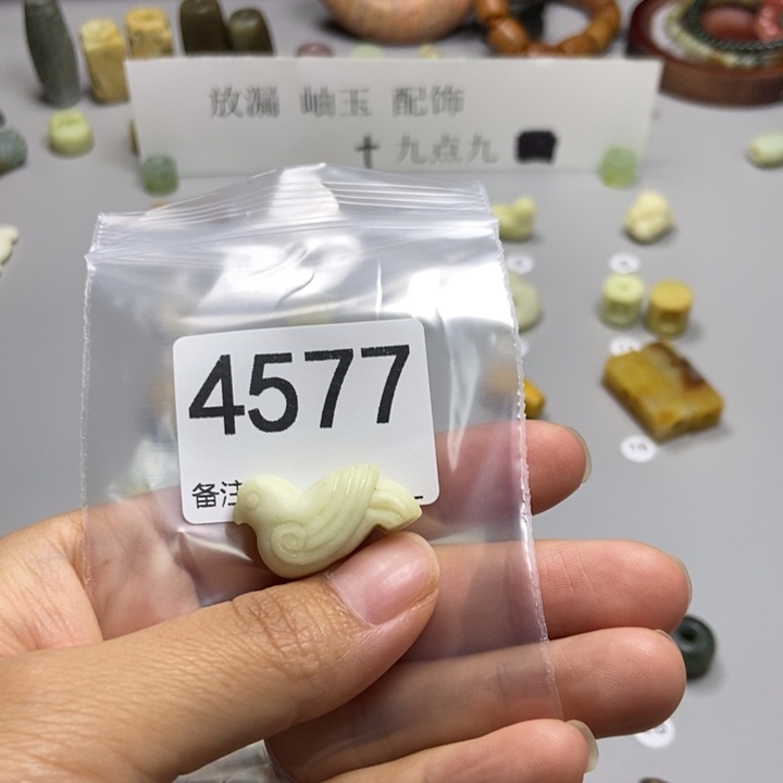 ****阿未镶嵌蛇纹石玉颈饰