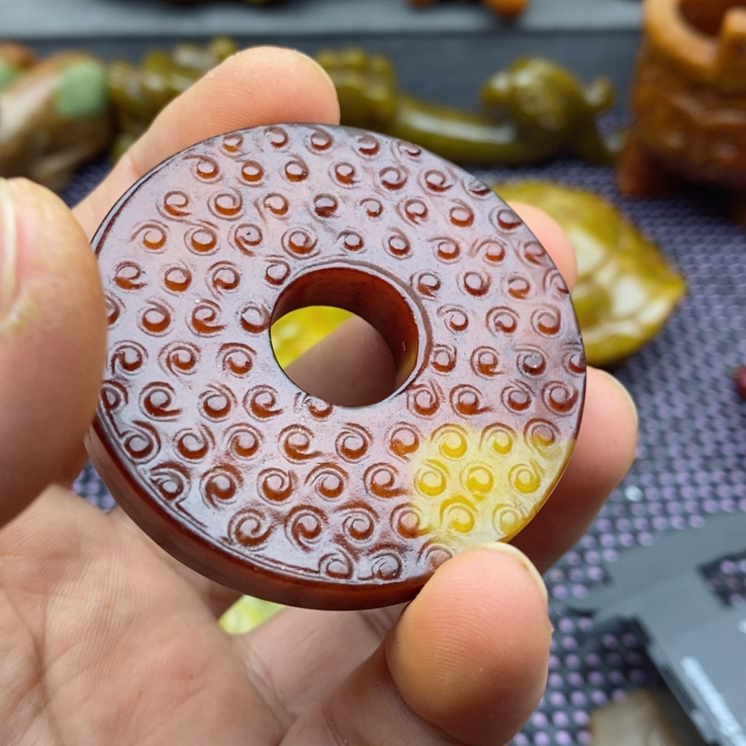 蛇纹石玉颈饰未镶嵌