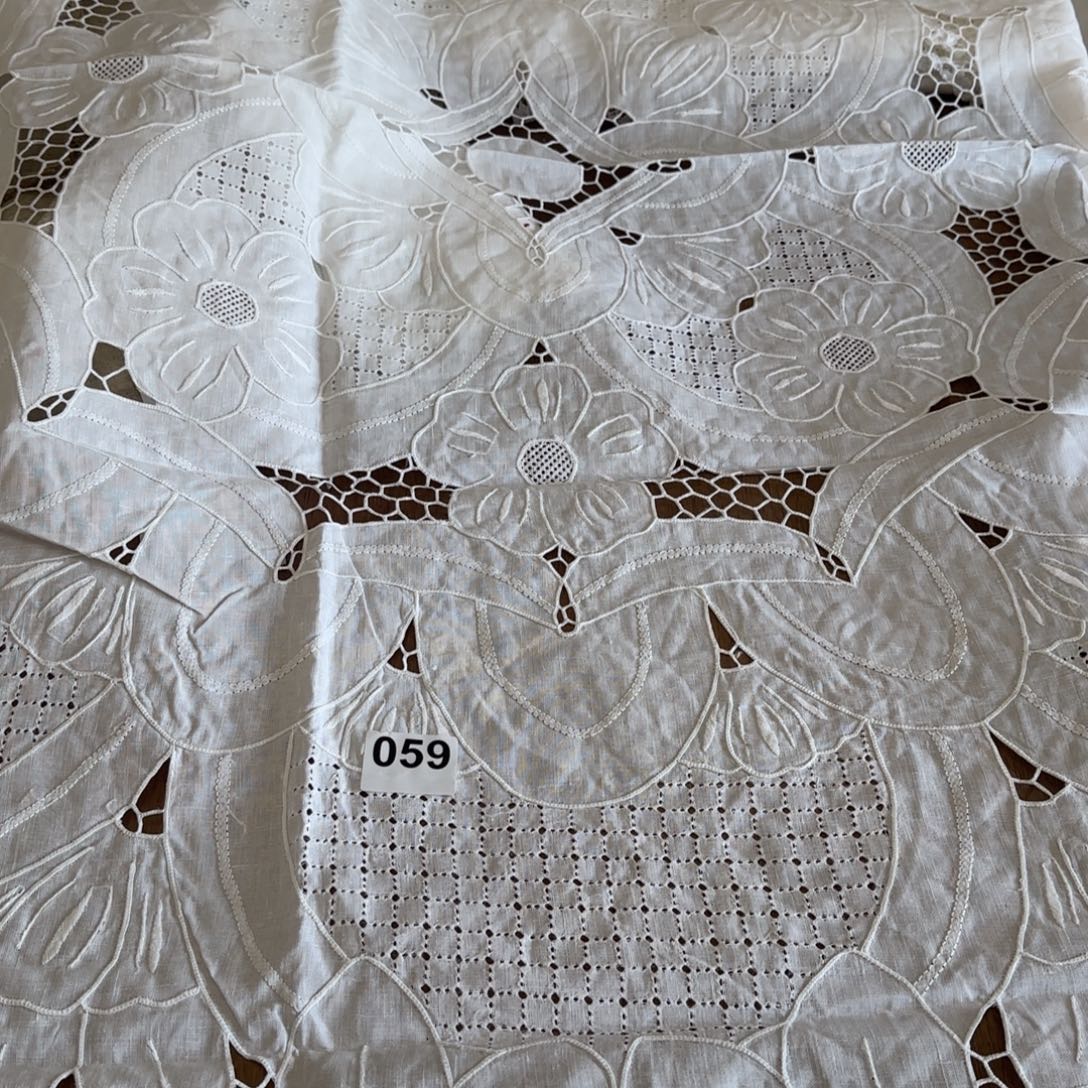 毛绒亚麻手绣1.7✖️1.7方桌布059