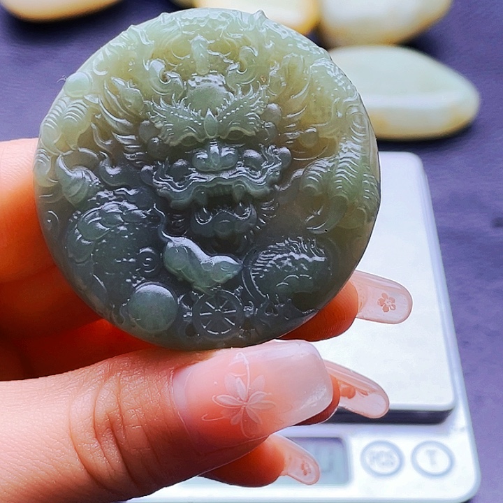 小***女和田玉未镶嵌颈饰