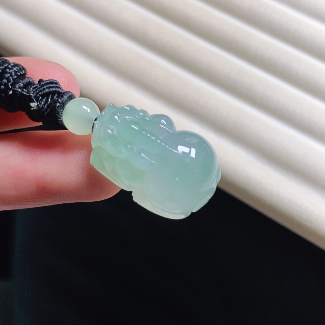 翡翠颈饰未镶嵌貔貅