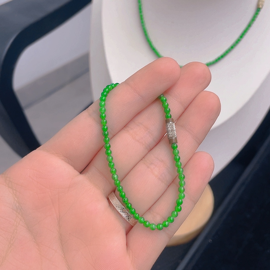 翡翠未镶嵌项链     