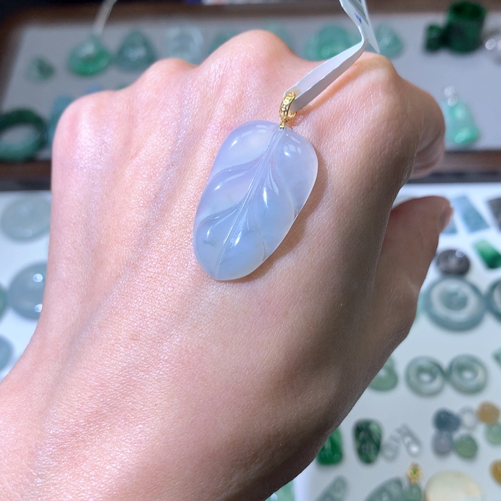 翡翠颈饰18K金镶嵌叶子