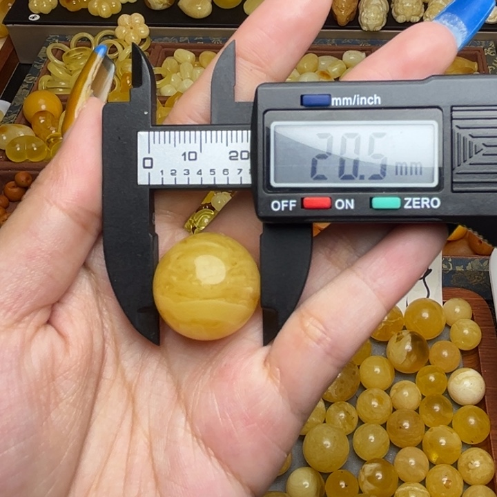 沈***王蜜蜡未镶嵌珠宝奇石瑕疵放漏