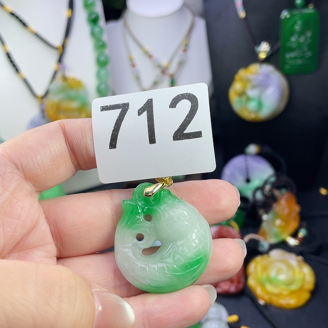 翡翠未镶嵌吊坠(赠链)