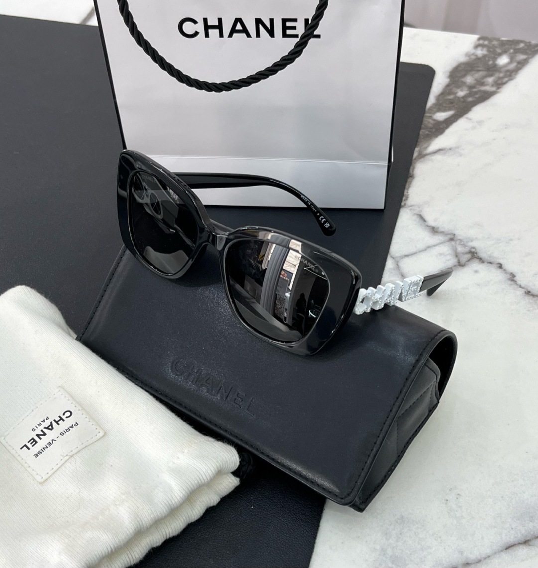 95新 Chanel/香奈儿 墨镜  太阳镜5422白色水钻字母款 辛芷蕾同款