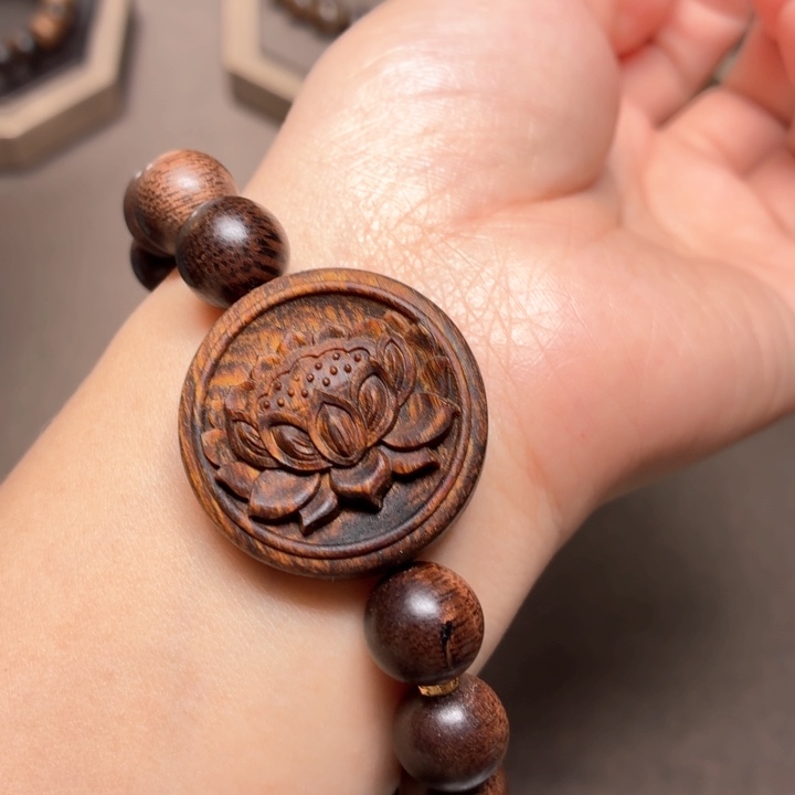 手串沉香越南芽庄红棋楠1.0➕白棋莲花沉香木雕设计