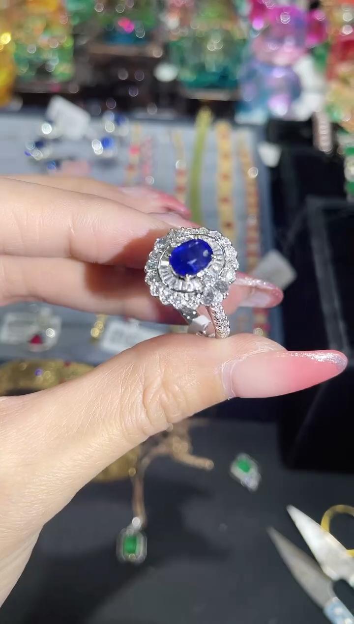 18K金镶嵌天然蓝宝石戒指