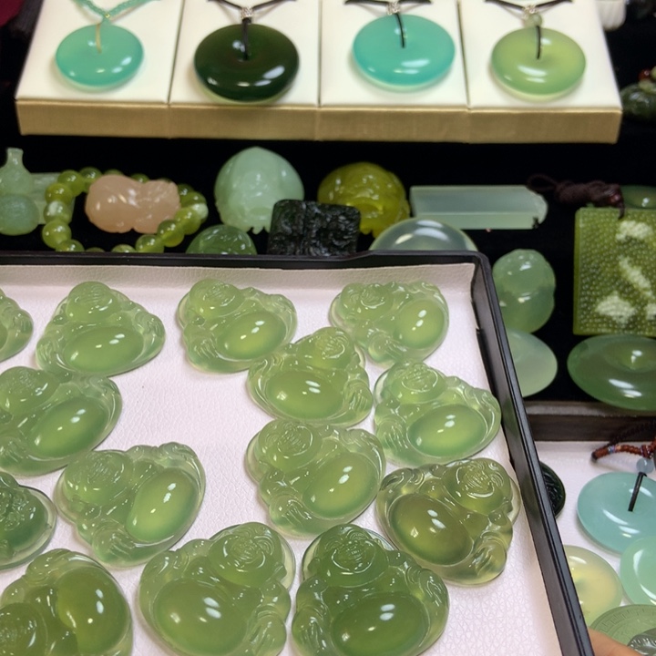 【闪购商品】蛇纹石玉未镶嵌颈饰栖****心