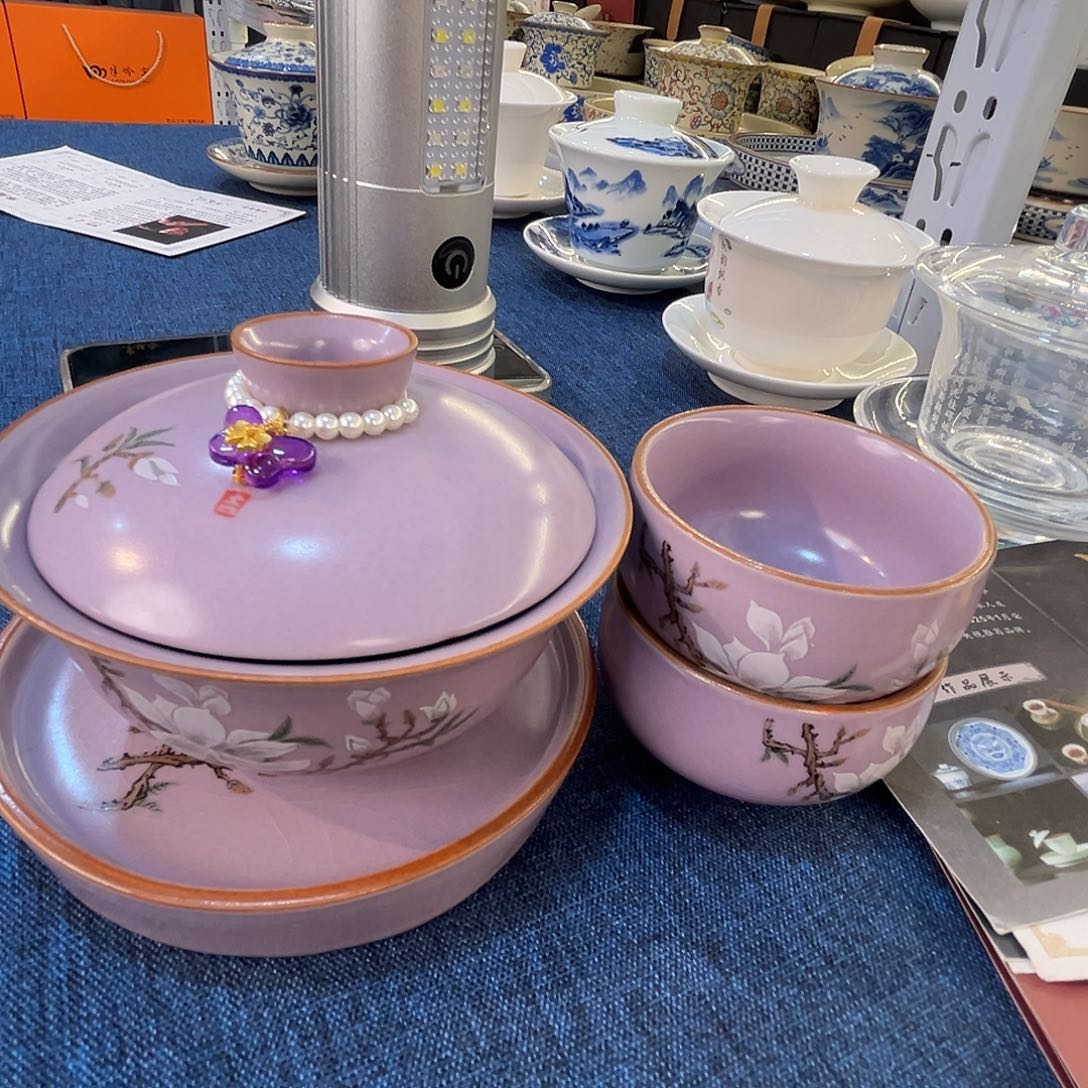 这些盖碗很漂亮！！！