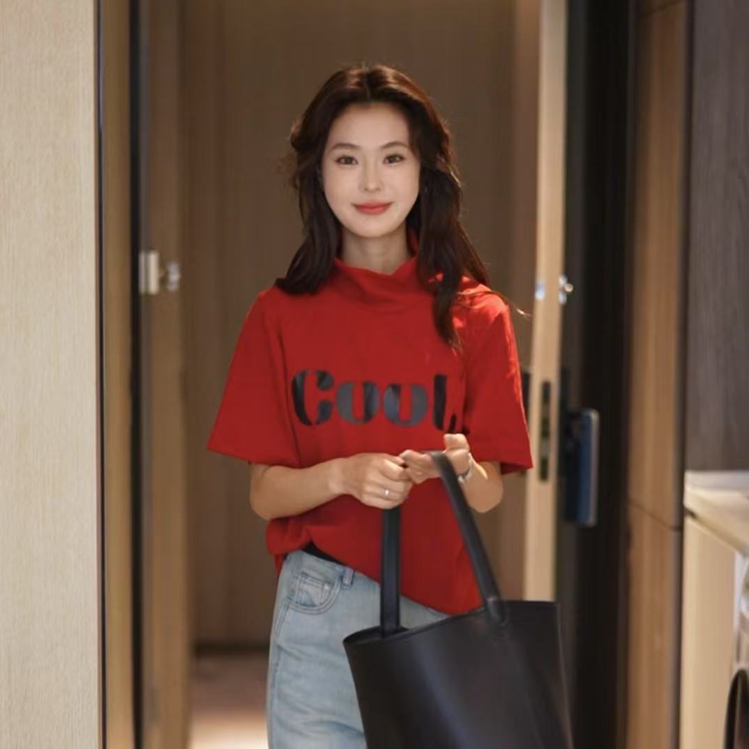 2025新春复古时尚百搭字母印花红色半高领宽松半袖女士洋气T袖女