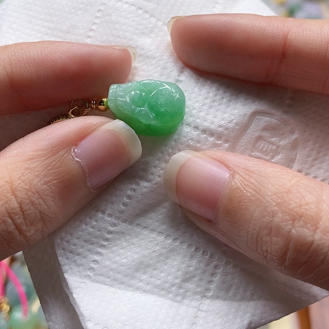 翡翠颈饰未镶嵌闪