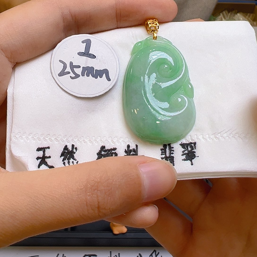 翡翠颈饰18K金镶嵌翡翠