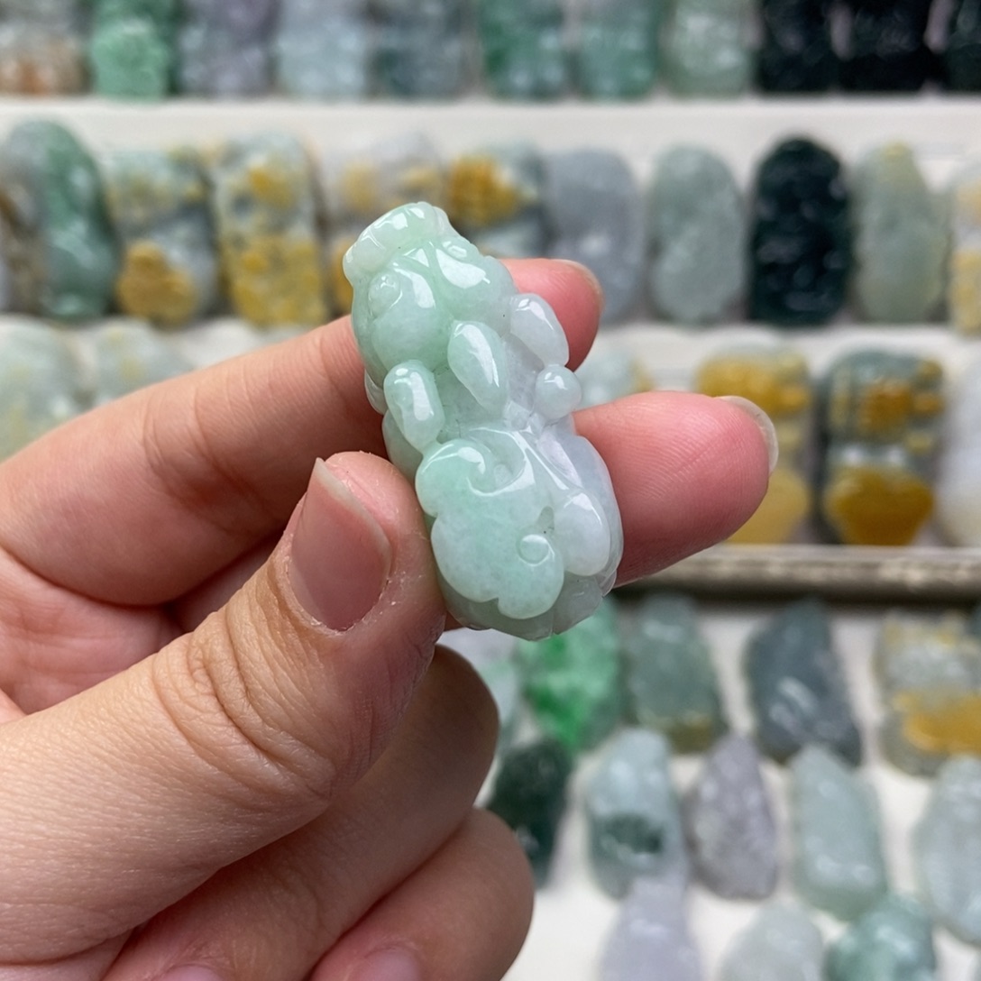 翡翠吊坠(赠链)未镶嵌