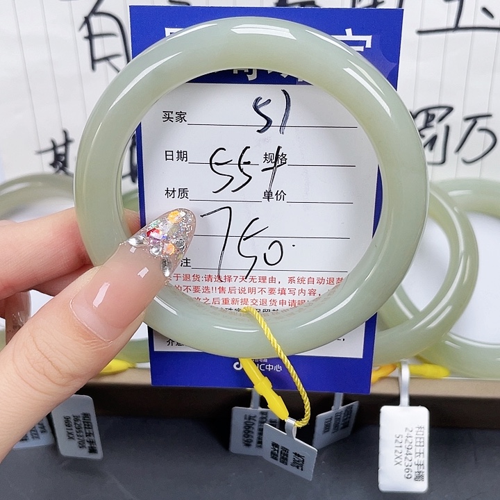 和田玉手镯未镶嵌