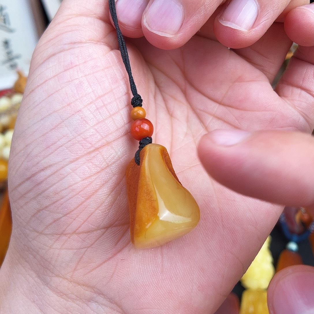 未镶嵌琥珀珠宝奇石