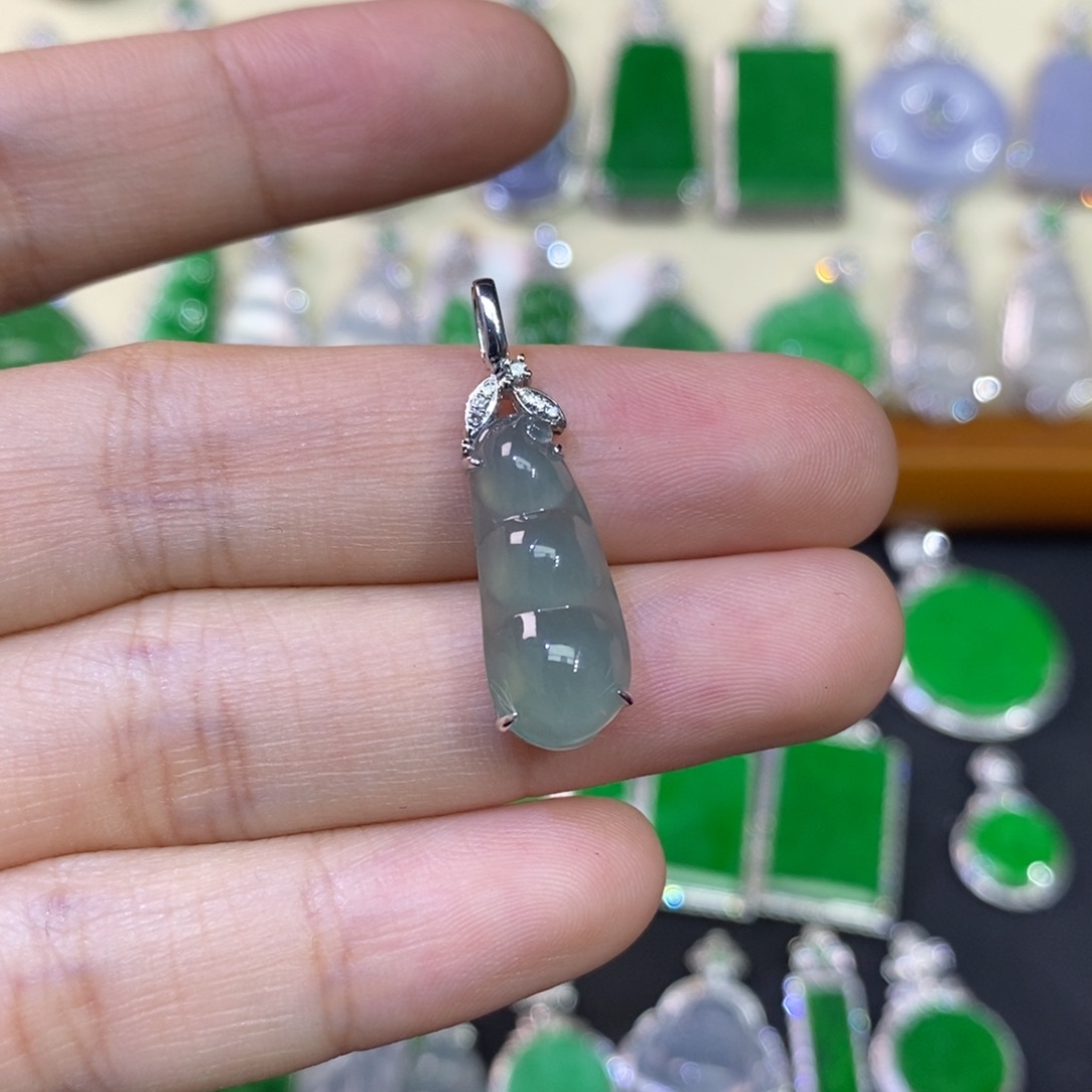 翡翠吊坠(不含链)18K金镶嵌