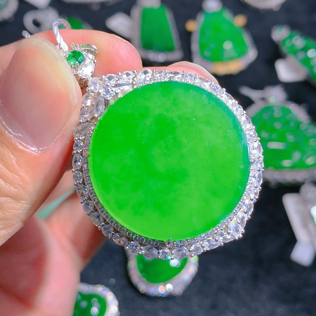 翡翠颈饰银S925镶嵌吊坠