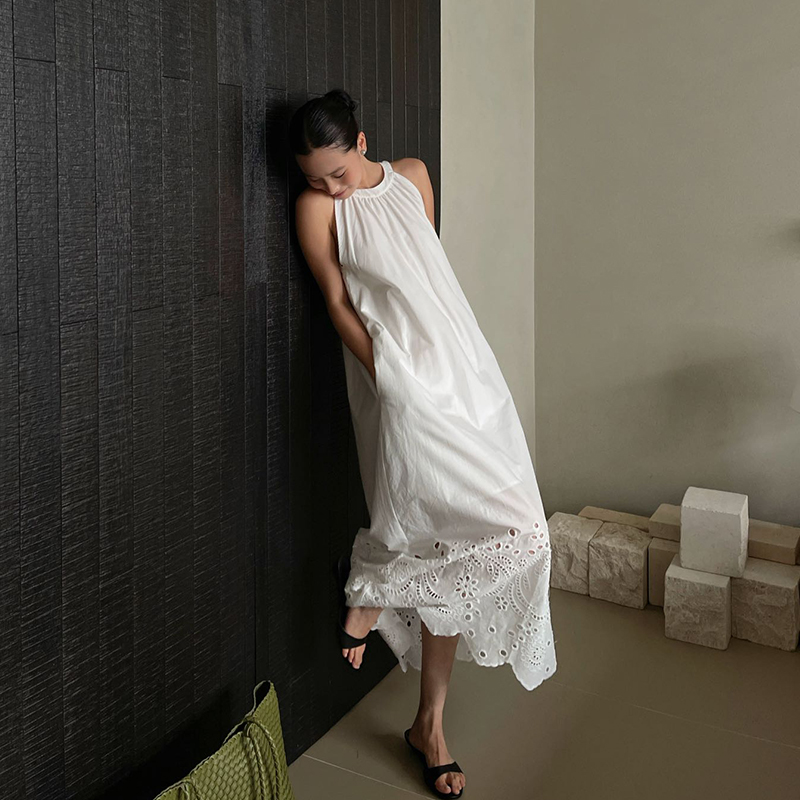 PURITYYH小众简约法式重工绣花白色吊带连衣裙度假风气质挂脖长裙