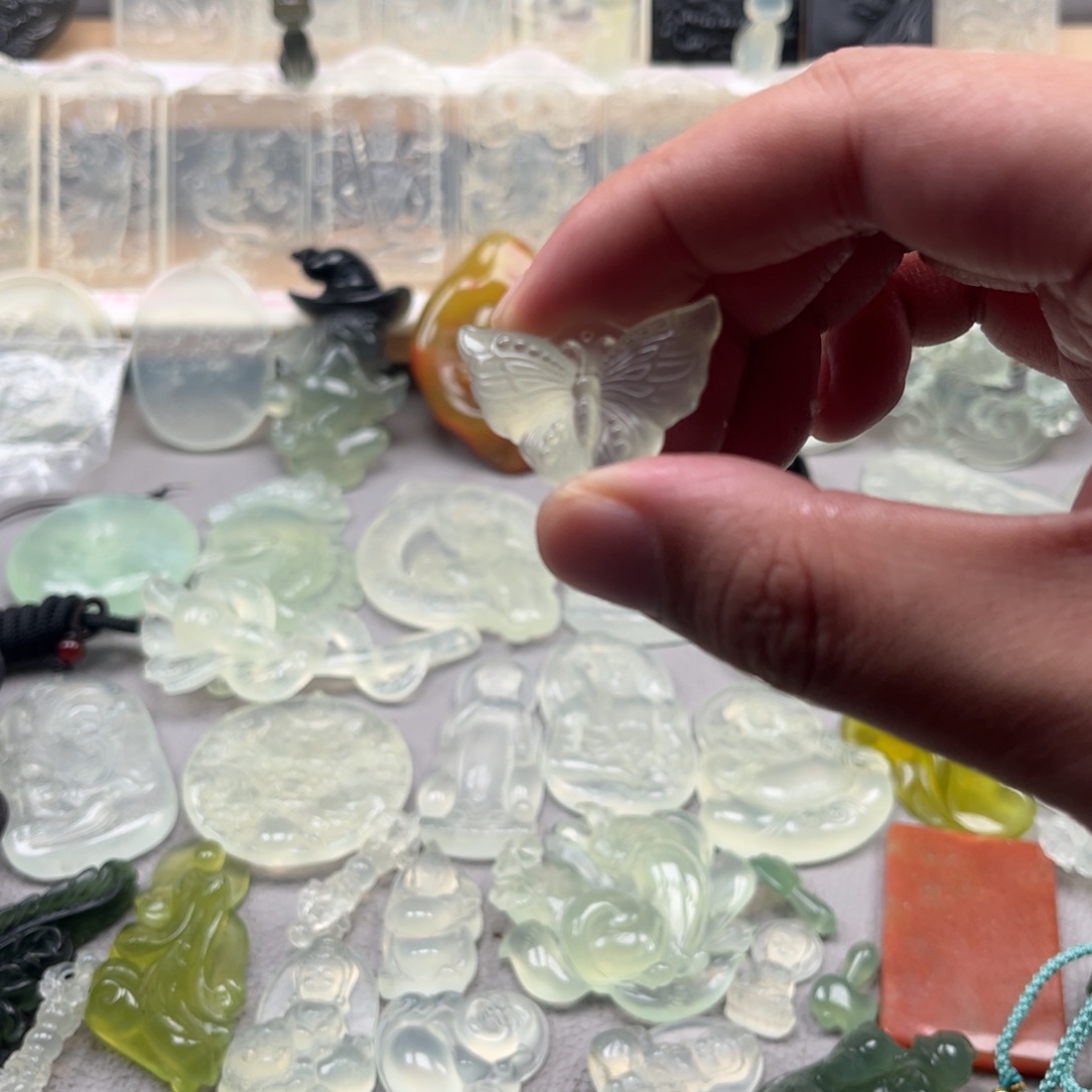 未镶嵌蛇纹石玉颈饰