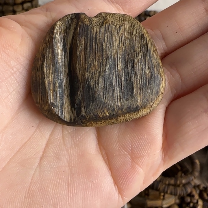 西***亚珠串奇楠沉香满油吊坠6.33克