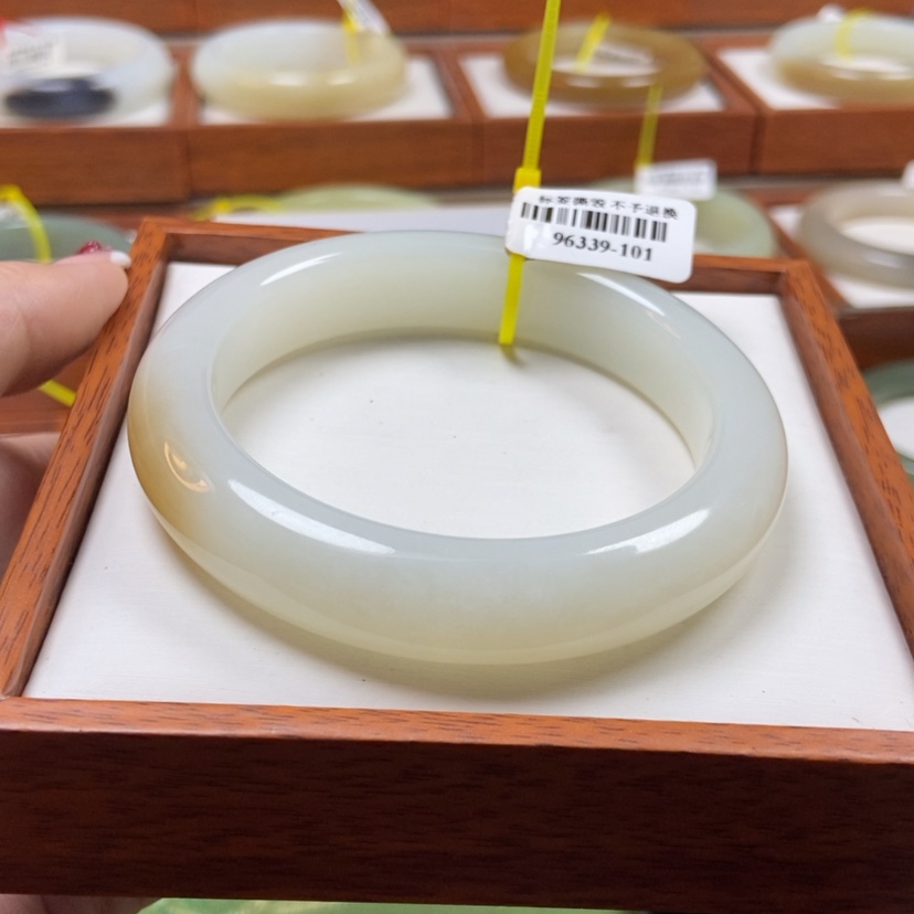 【闪购商品】和田玉手镯未镶嵌57/58