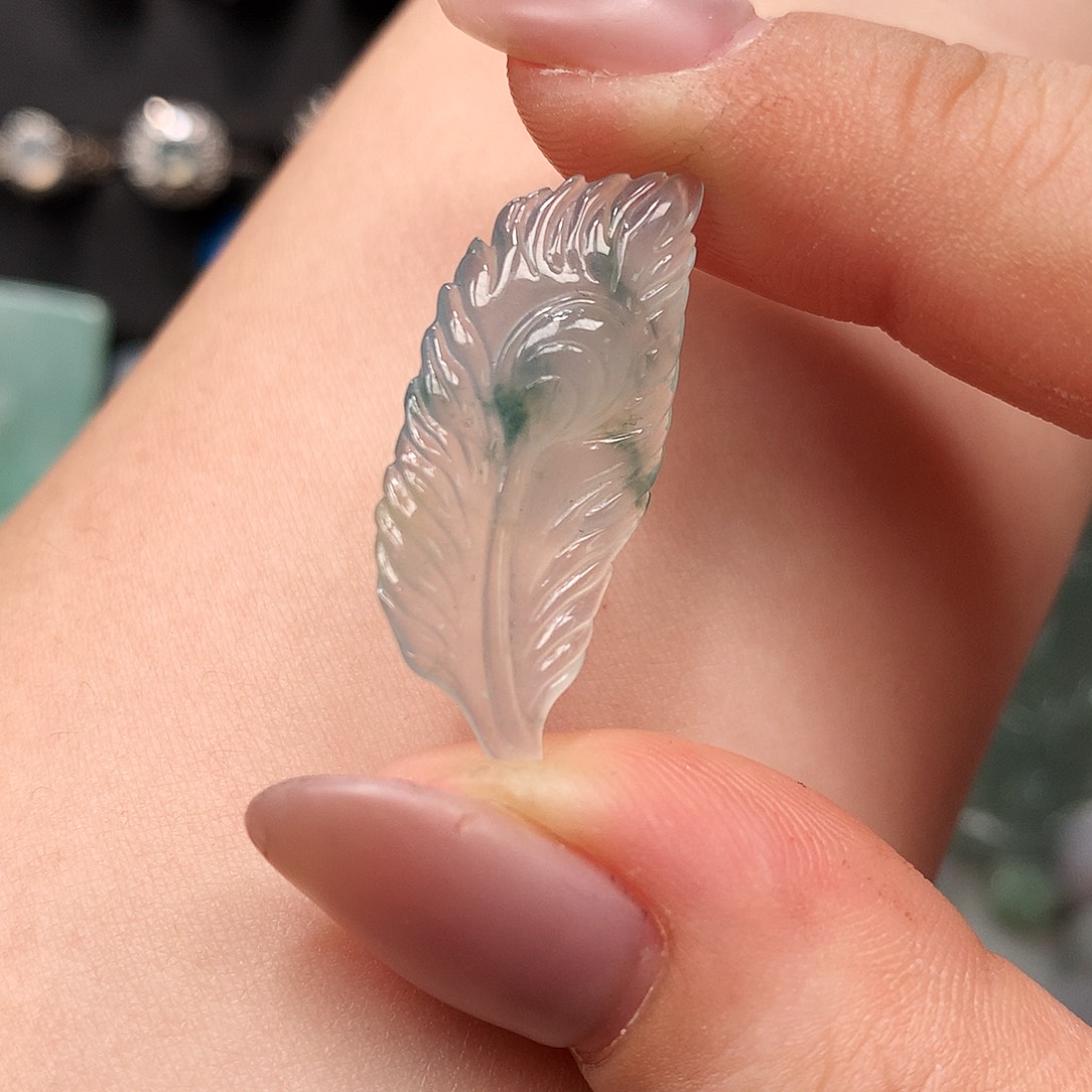 翡翠未镶嵌颈饰飘花孔雀羽毛