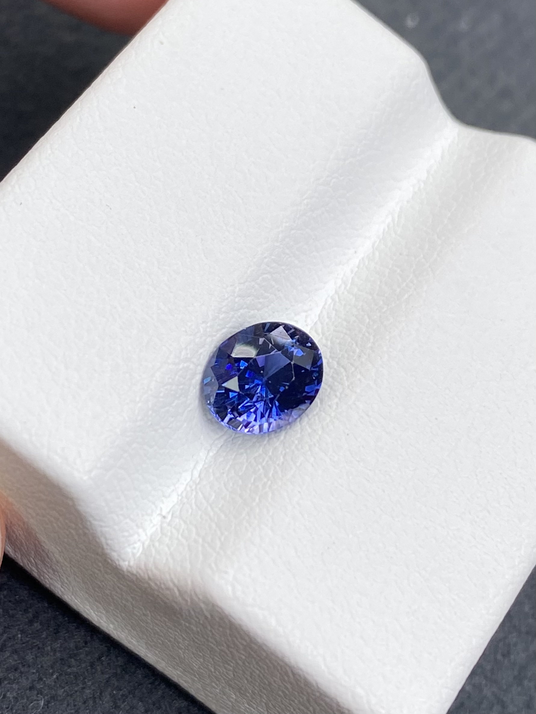 1.15ct斯里兰卡天然蓝紫色蓝宝石