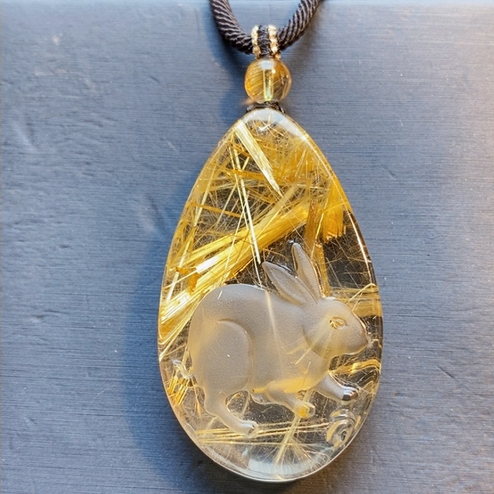 颈饰未镶嵌发晶天然白体黄钛晶生肖兔无事牌