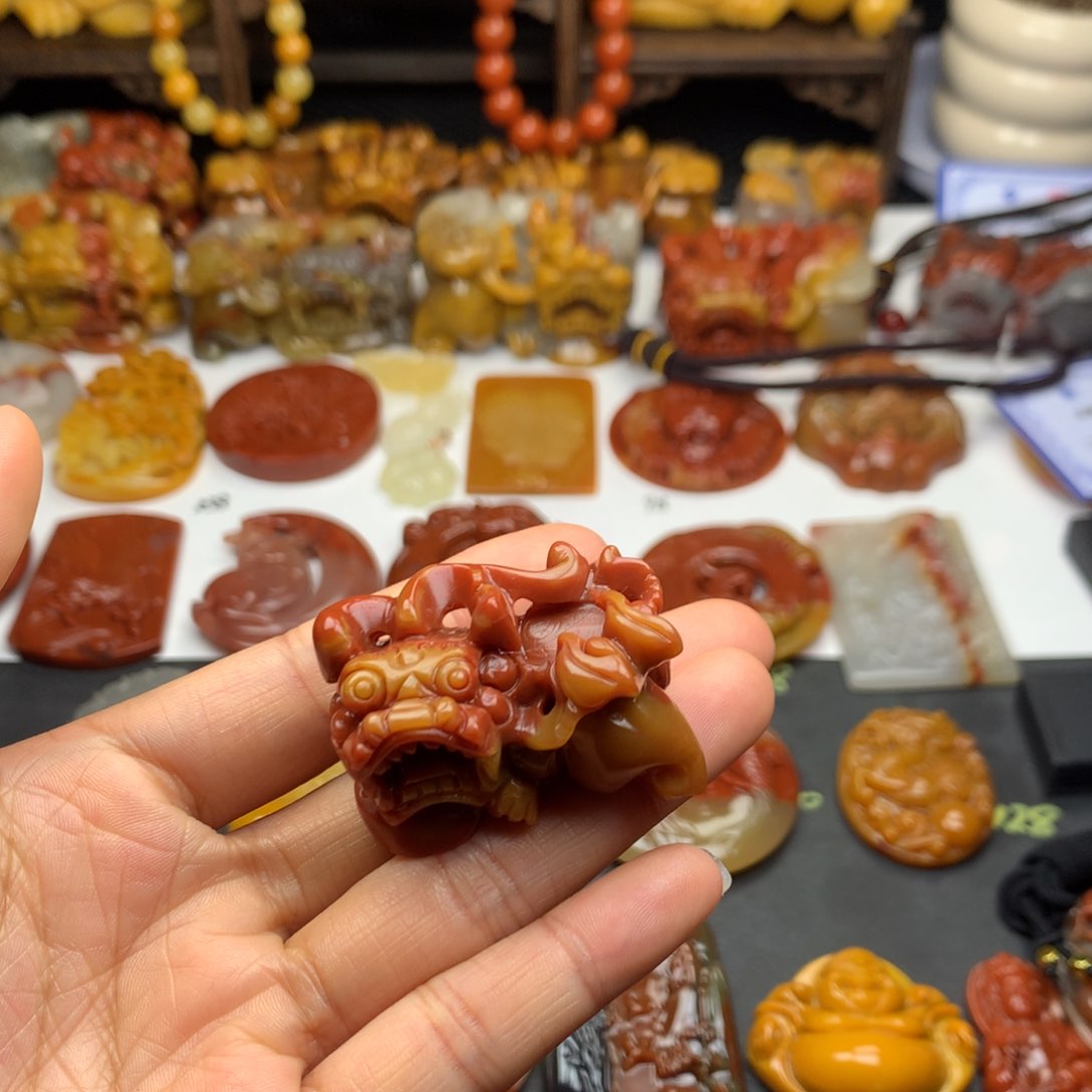 石英质玉（黄龙玉）挂件未镶嵌