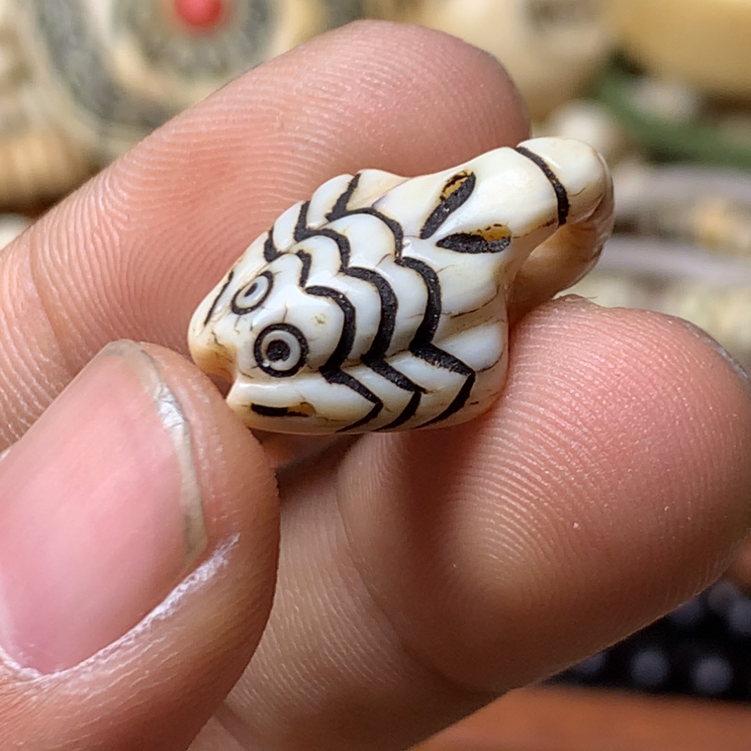 琉璃颈饰藏传小元素