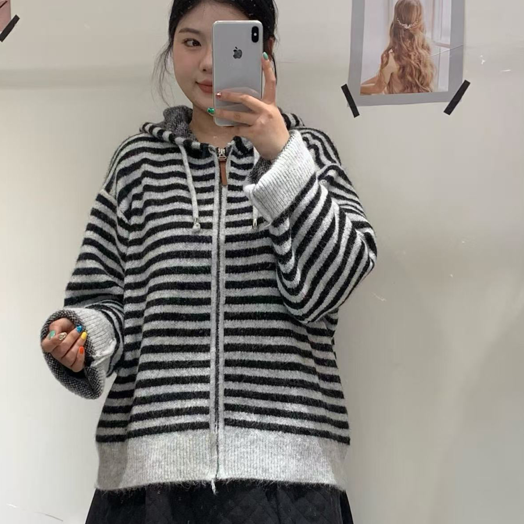 【25919】复古森系长袖连帽毛衣外套女秋冬新款条纹设计感宽松显瘦