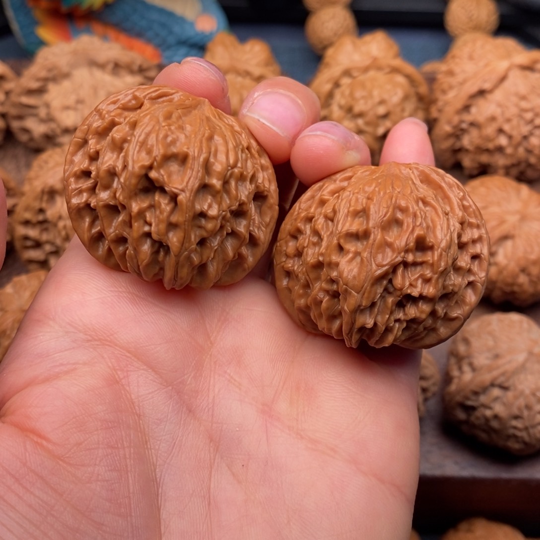 文玩核桃把件37全品，对歪山地磨