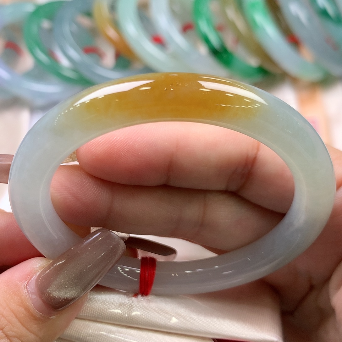 翡翠未镶嵌手镯52.8圆条