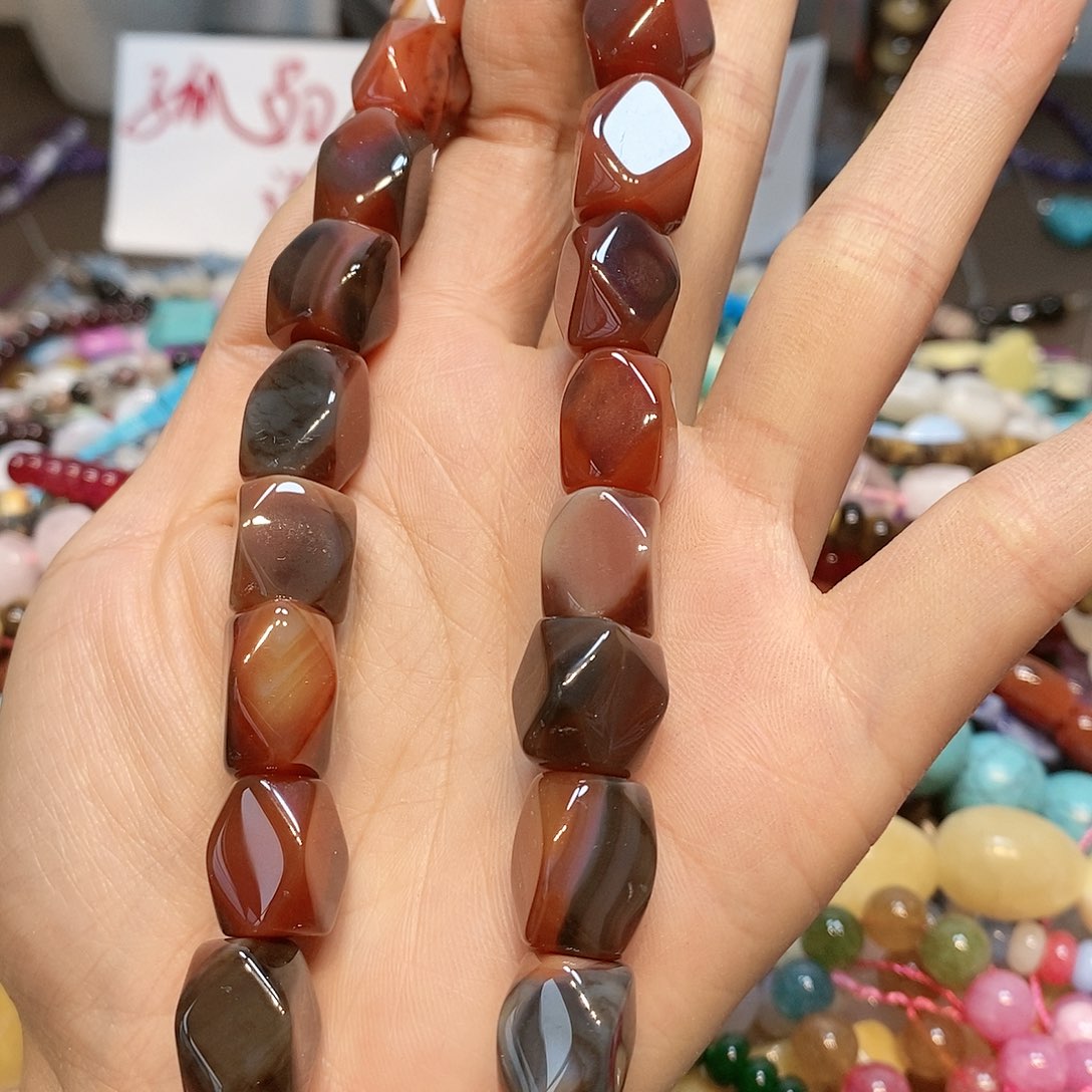 散珠玛瑙/玉髓红玛瑙八棱一条