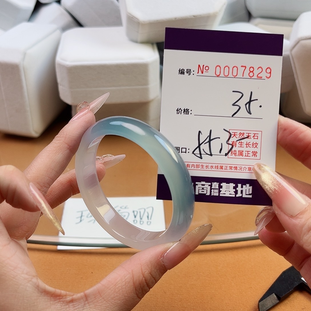 玛瑙/玉髓手镯未镶嵌7829